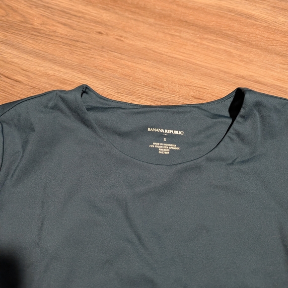 Banana Republic Blue Crop Top - Picture 3 of 3